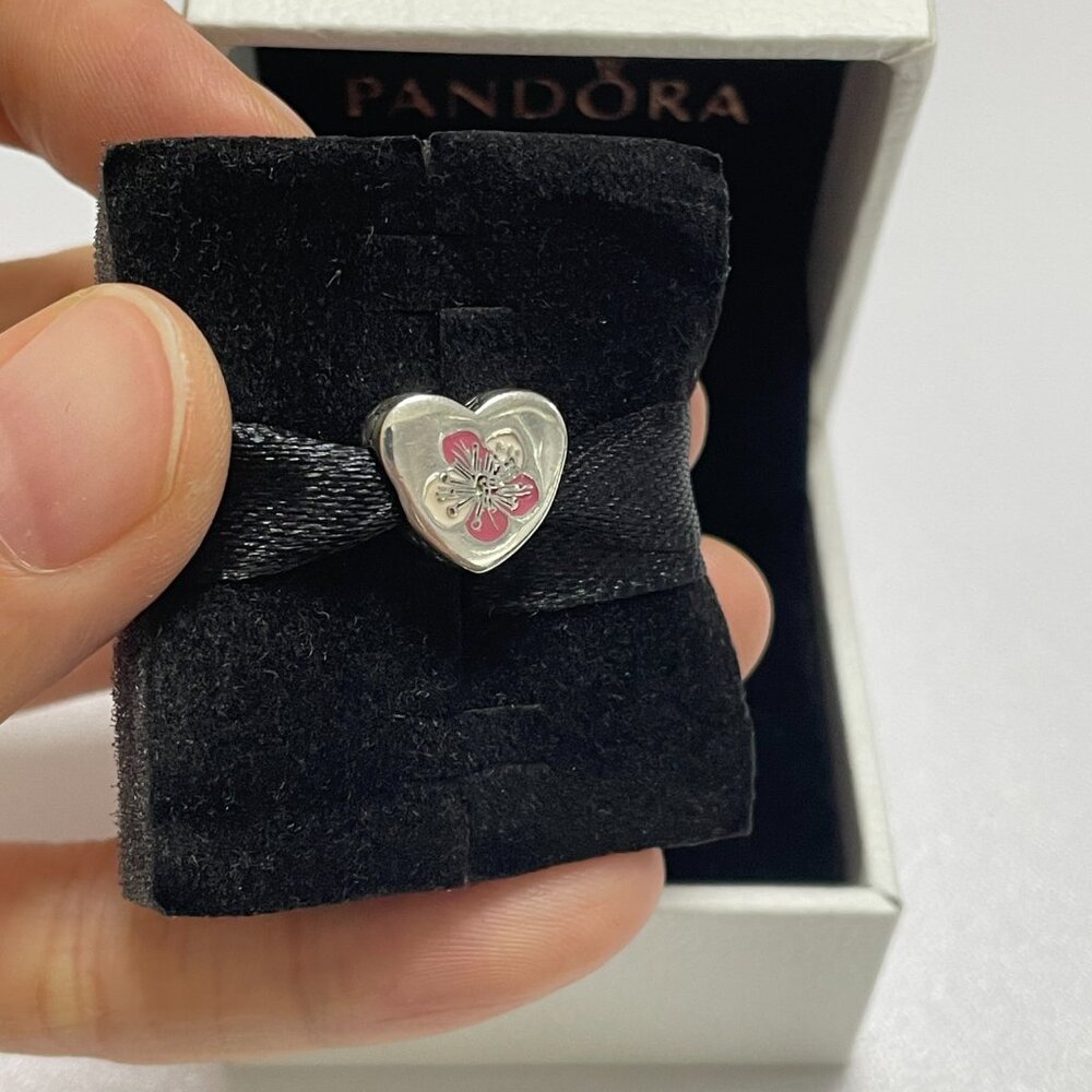 Pandora Limited Edition Hawaiian Flower Heart Charm